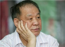 【刘心武】
孙 曙丨《刘心武小说的现实主义内在转换》;
汪静茹丨《刘心武:寻找稳定的“钟摆”》。