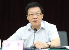 【张 平】
张丽军丨《张平长篇小说:无比广阔的现实主义道路》;
阎秋霞丨《张平:对百姓立场、中国叙事、民本美学的坚守》。