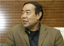 【贾平凹】
郭洪雷丨《古镜未磨,照破天地——重读<秦腔>》;
徐 刚丨《贾平凹乡村叙事的写作姿态》。