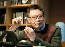 【麦 家】
季 进丨《麦家:“讲故事的人”
》;
陈培浩丨《孤独的辩证法和麦家的意义》。