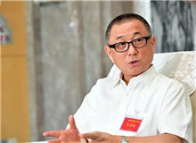 【刘醒龙】
蔡家园丨《关于刘醒龙的四个思考片段》;
桫 椤丨《<天行者>:塑造乡村知识分子的精神群像》。