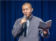 【毕飞宇】
汪 政丨《毕飞宇的目光》;
赵 坤丨《超越了历史主体身份的毕飞宇,有了情感主体的新选择》。