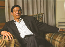 【李佩甫】
孔会侠丨《李佩甫心中有个“好的故事”》;
叶 君丨《如何讲好中国城乡故事——从<城的灯>到<生命册>》。