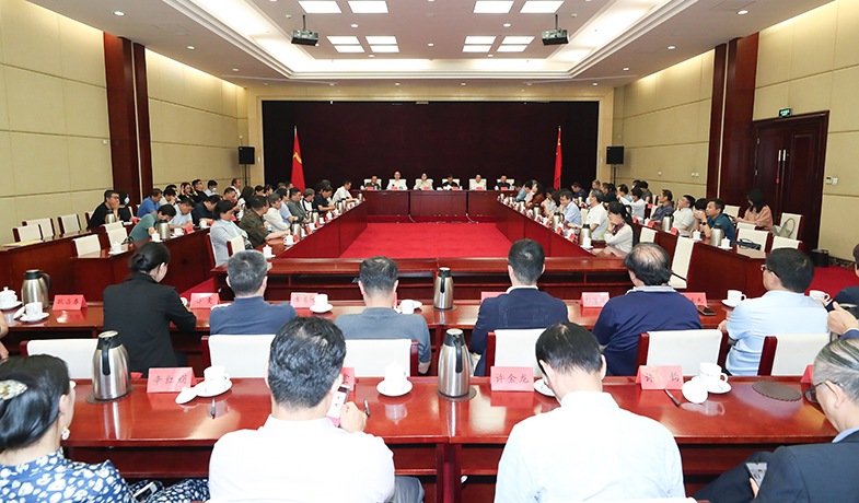 8��25�գ��ڰ˽�³Ѹ��ѧ������������ίԱ�����һ��ȫ������ھ�����