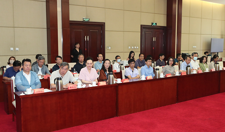 �ڰ˽�³Ѹ��ѧ����ί