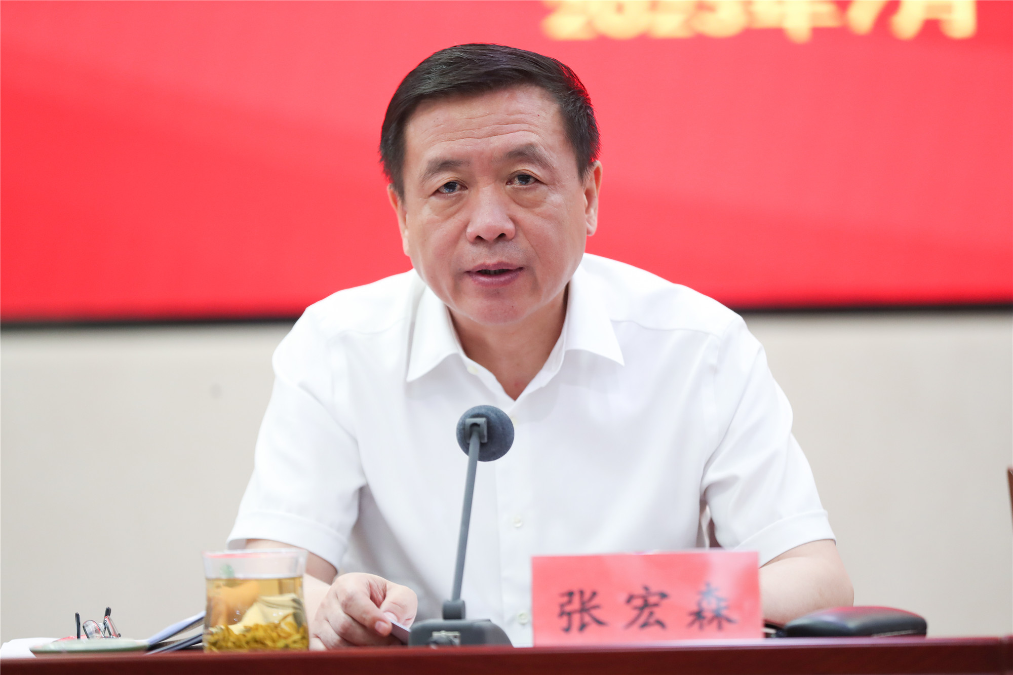 凤凰彩票党组书记、副主席张宏森讲话