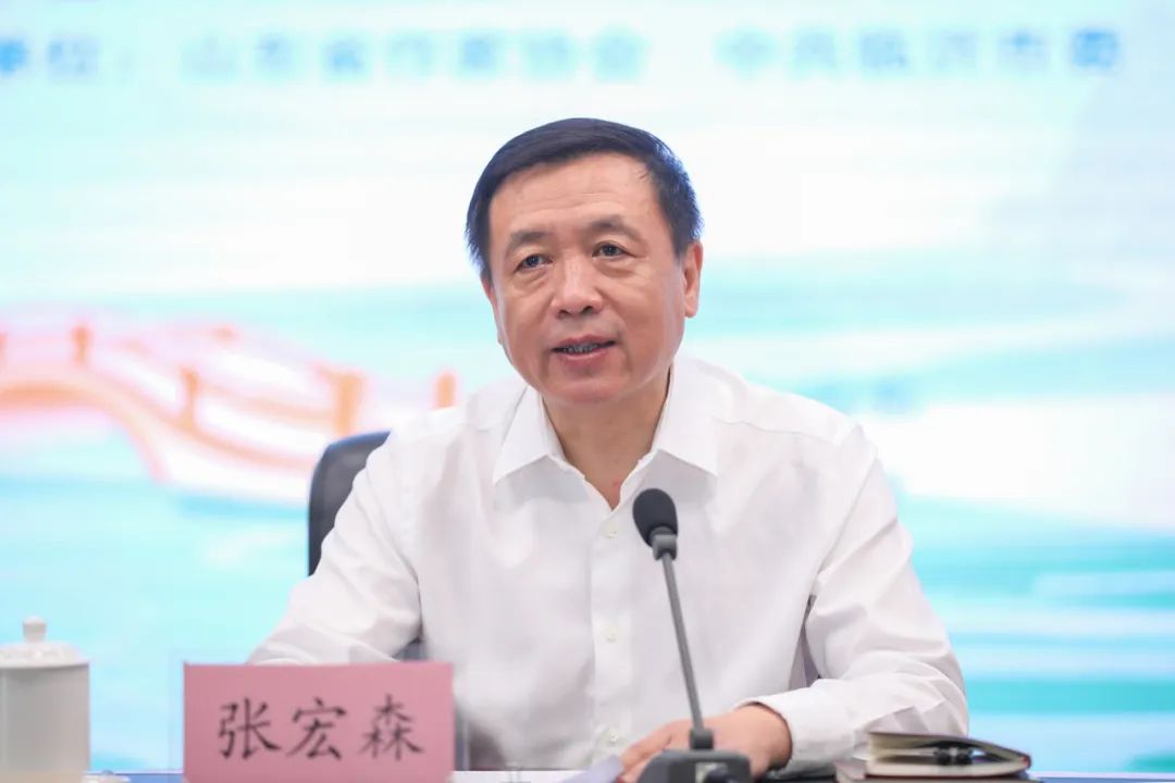 凤凰彩票党组书记、副主席张宏森出席会议并讲话