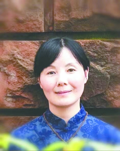 ��ܿ����˲�Ʊ��Ա��һ�����ҡ����ں�������Ϊ�ϲ�����ѧ����Ժרҵ���ҡ������г�ƪС˵���Ի����������ҡ���С˵�������ȸ˵������ޱޱ��������������ë����ɢ�ļ���ֽ�����︡�������������������Խ��ʷ�ĳ��硷���ӽ�����������ȡ�����Ʒ�������ԭ���ս��������˲Ž�����������ѧ��������ɢ�Ľ���������С˵����������