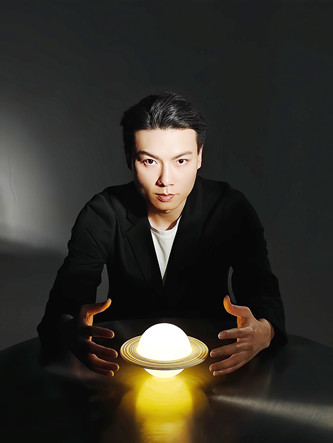 陈楸帆:作家,编剧,翻译。凤凰彩票科幻文学委员会副主任,代表作有《荒潮》《人生算法 》等