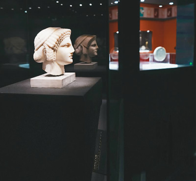 这次展览共展出127件/套文物。 (中国文物交流中心供图)