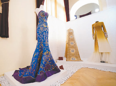 “丝路绮粲——中国丝绸艺术展”现场。 中国丝绸博物馆供图