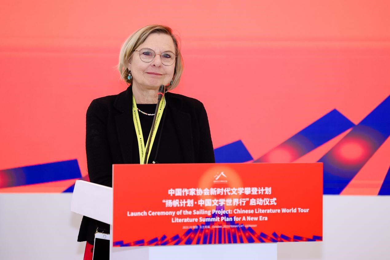 �����˸���չ����ϯ���ֵ��´�