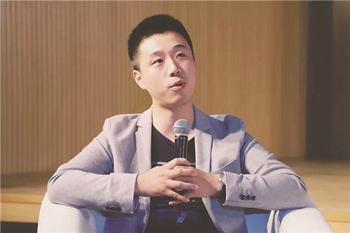 海漄:1990年出生于湖南湘潭,科幻作家,深圳市作家协会会员。有科幻中短篇小说发表于《科幻世界》《银河边缘》《中华文学选刊》等杂志。曾提名银河奖最佳短篇奖。