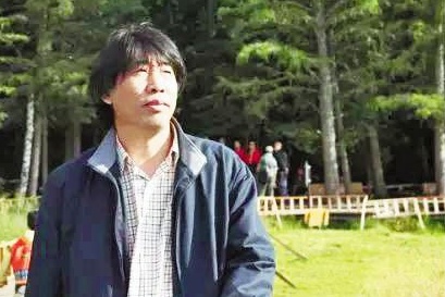 ���ʷ���������Դ�ˡ�����ʫ����׷�ٿ丸��������ϵ���������ɢ�ļ���˼���������������ۼ���Ѱ�ҡ�ϣ����������ȣ���Ϊ�����ҡ���־���ࡢ���󣬷�˲�Ʊɢ��ίԱ��ίԱ���й�ʫ��ѧ�᳣�����£�����ʡ�������ۼ�Э����ϯ������Ժ�������ר�ҡ��෢��ƪС˵���һ�������Ľ�³Ѹ��ѧ�����෢��ǵĳ�ƪС˵����������������ھŽ�é����ѧ�������ࡶ���ҡ���־��������й������������ڿ��������˻�������й������������������ｱ��