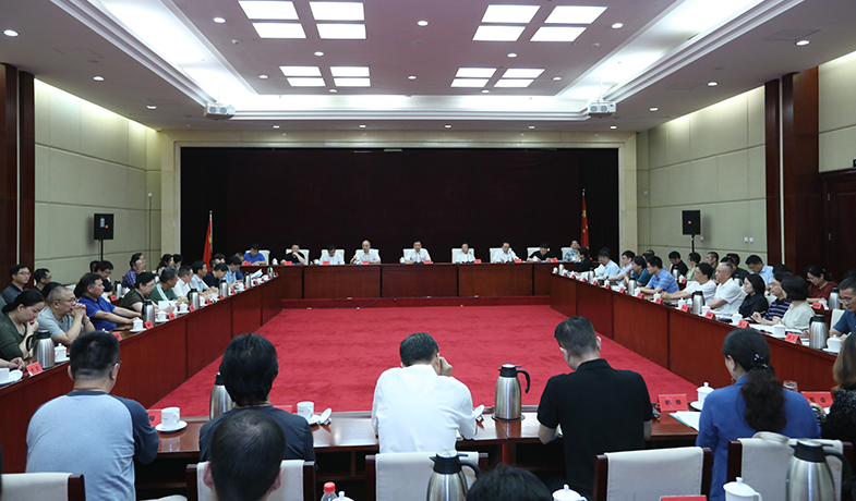 7月25日,第十一届茅盾文学奖评奖委员会第一次全体会在京举行