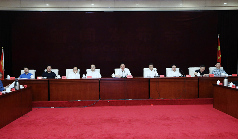 7月25日,第十一届茅盾文学奖评奖委员会第一次全体会