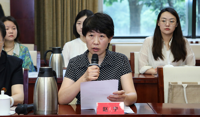 8月11日,总计票人向评委会报告选票情况