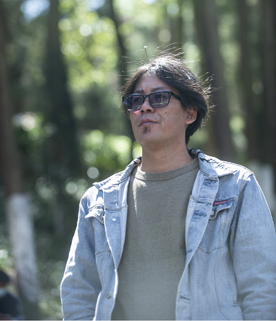 作 者:周明全,复旦大学中文系2022级中国现当代文学博士研究生,《大家》杂志主编。著有《隐藏的锋芒》《“80后”批评家的枪和玫瑰》《70后批评家的声音》等;与陈思和共同主编《“80后”批评家文丛》《70后批评家文丛》,主编《当代著名学者研究资料丛书》等。曾获第十四届中国当代文学研究优秀成果奖、《文学报·新批评》2015年度优秀评论新人奖特别奖、2020年南方文学盛典年度批评家等。