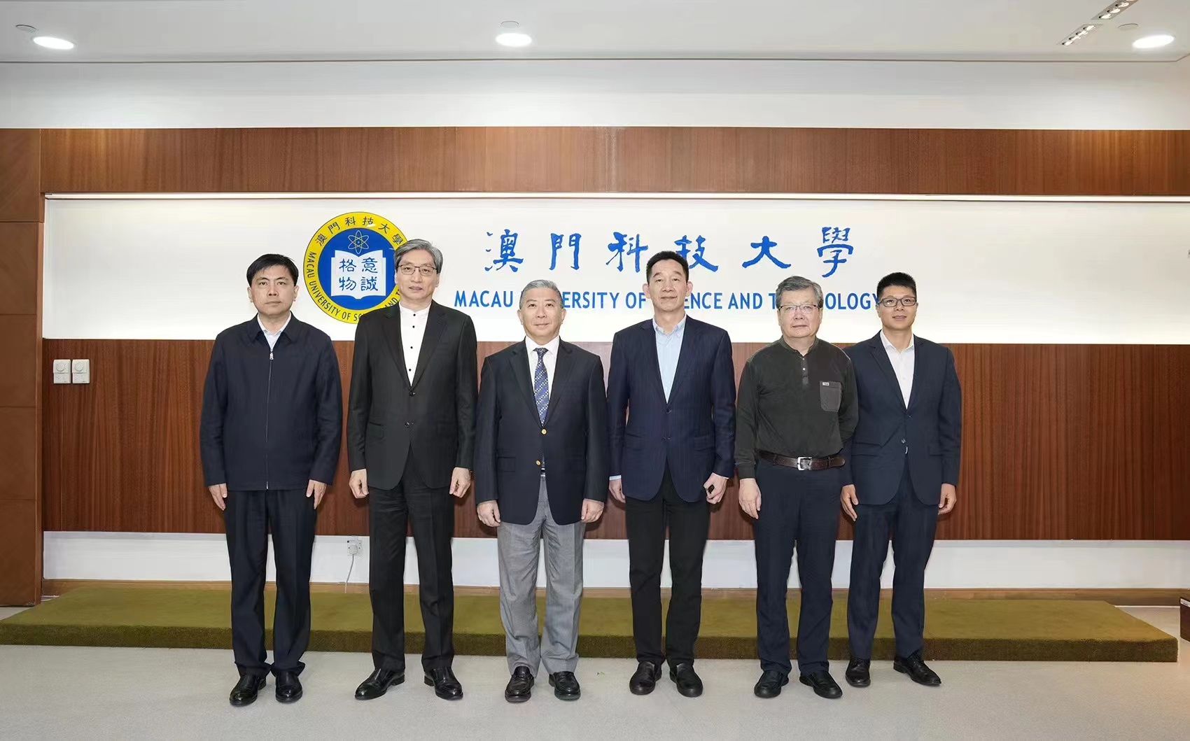 凤凰彩票代表团参访澳门科技大学