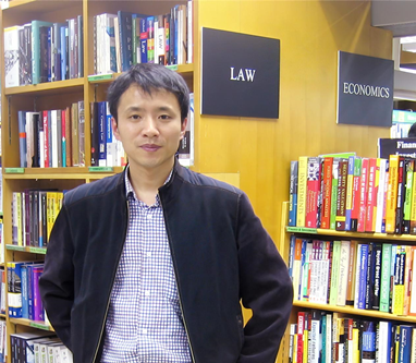 飞廉,本名武彦华,河南项城人,毕业于浙江大学,著有诗集《不可有悲哀》《捕风与雕龙》,参与创办民刊《野外》《诗建设》,获陈子昂诗歌奖、苏轼诗歌奖,现居杭州。