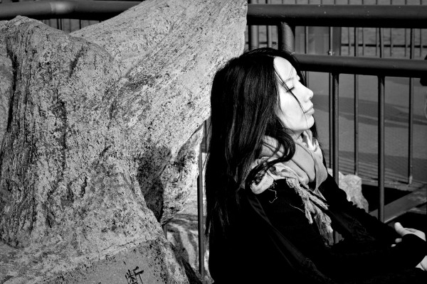 李凤群,安徽无为人,安徽省作家协会副主席,现居南京。著有《大江》《大风》《大野》《月下》等多部长篇小说。曾获第三、第四届紫金山文学奖,江苏省“五个一工程”奖,安徽省首届鲁彦周文学奖长篇小说奖,第七届鲁迅文学奖中篇小说奖提名,《人民文学》2018年度长篇小说奖,南方文学盛典2020年度小说家提名奖,中国好书奖等奖项。