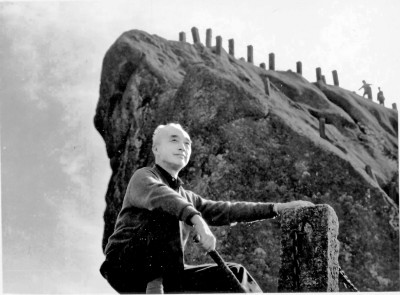 �����ţ�1909�������2004��ȥ�����Ĵ��Ͻ��ˡ���ѧ�ҡ��������ۼҡ����ܼҡ����������ҡ�1932�꿼�뺼����ר��1940�기�Ӱ�����³Ѹ������ѧԺ���е��ܴ������ѧ�����й�������������������ѧԺ���ڼ渱���񳤣��й�������Э�ḱ��ϯ���л�ȫ����ѧѧ��᳤������������־���࣬�Ļ�����ѧ�����о�Ժ�����й������о�Ժ����Ժ�������С������������ۡ���һ�Ե�ʮ�����۷�㡷������̸����������̬�������ܵ��ܡ��ȡ�