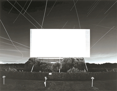 ɼ����˾��������������ӰԺ�������ǡ���1993������������ֽ��119.4��149.2cm����ʽHiroshi Sugimoto��ͼƬ���������ṩ