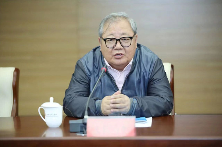 ��˲�Ʊʫ��ίԱ�����μ��������������ݽ�