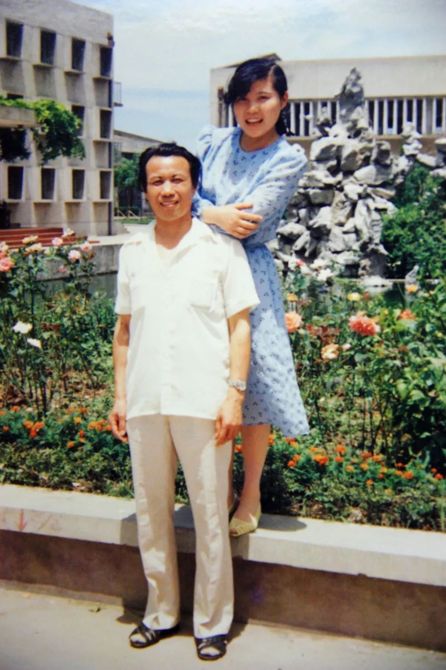 薛舒工作第一年,和爸爸合影