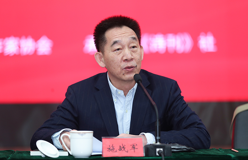 凤凰彩票党组成员、书记处书记施战军主持座谈会