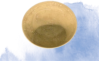 南宋青釉刻花“吉”字碗。 中国国家版本馆中央总馆供图