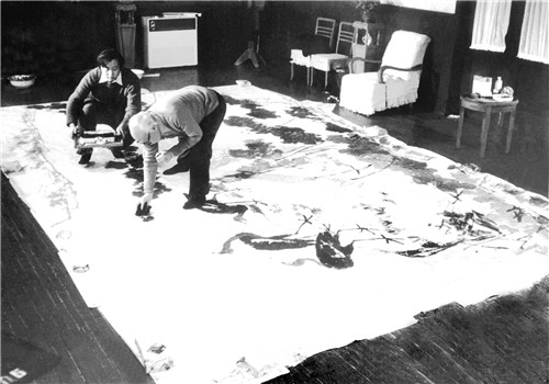 父亲李苦禅83岁那年还在为国家义务作巨幅画《盛夏图》,我在父亲身边帮忙,天天听他讲课