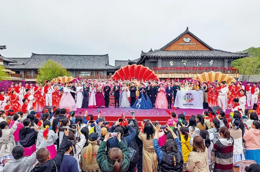 ʮ���������չ����߷�������Ϊ��̬��2024��5��10�գ����й�����������ʡί���������й�����־Ը��Э������ġ��������졪���й���������־Ը�������߽������ӱ߶�����һ�������ݳ��������С�������һ�塱�������ӱ��������о������������С�ͼΪ�ݳ��ֳ��� �й�������ͼ