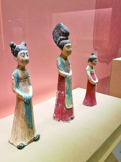 展出的发型各异的彩绘女陶俑。本报记者 李韵摄/光明图片