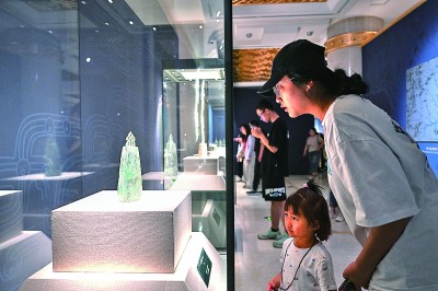 5��18�գ��ι��������ɹź��ͺ����еĺ��ͺ��ز���ݡ����񡪡�����ʱ�ڵ����Ļ�չ���Ϲۿ�չƷ�� �»������ ������