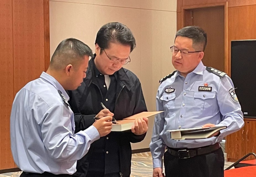 ��ڼ䣬���壨ͼ�У��ڸ���Ӫ����ǩ����