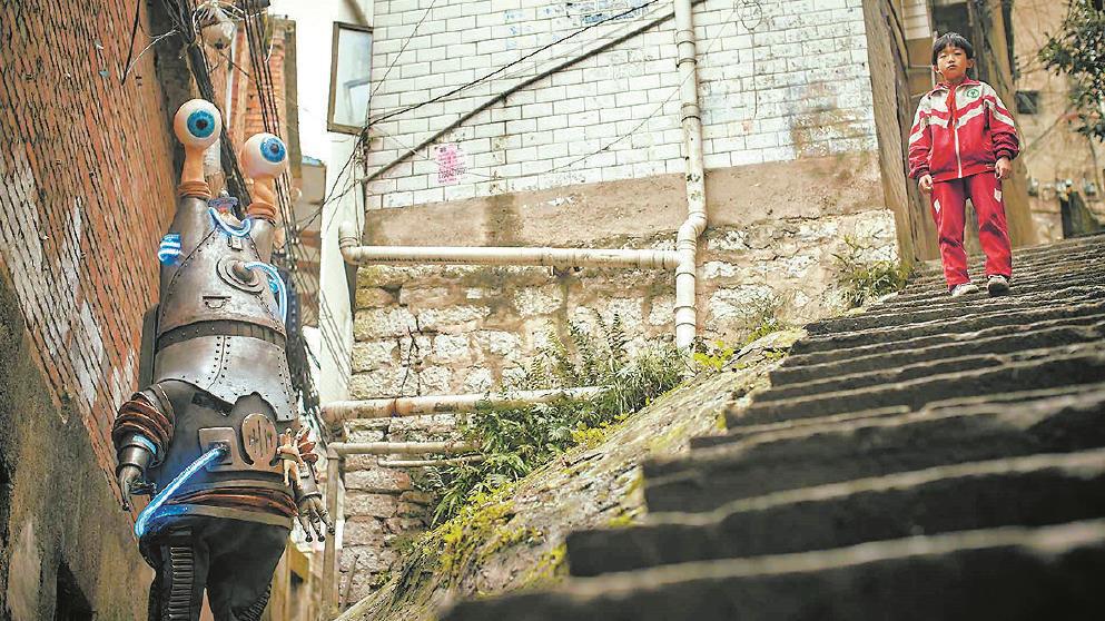 《朱同在三年级丢失了超能力》展现了一个三年级小学生“漫长”的一天,呈现一种散文化叙事。