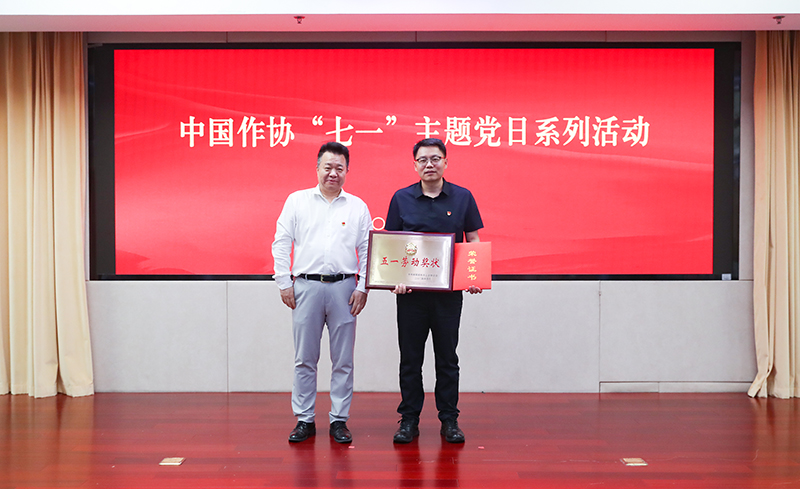 ��˲�Ʊ�����Ա�񻪶�Ϊ������ѧ��־��䷢����͹��һ�����һ�Ͷ���״��֤��