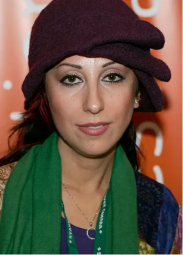 �������ȡ�����ά��Granaz Moussavi��1976����