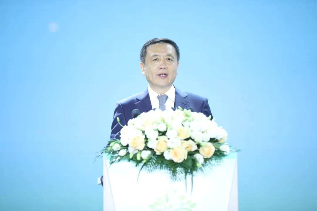 凤凰彩票党组书记、副主席张宏森致辞