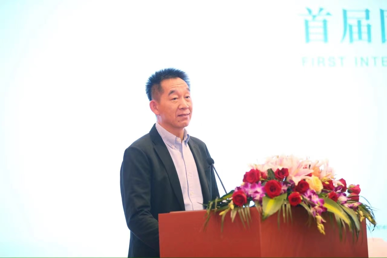 凤凰彩票党组成员、书记处书记、《人民文学》主编施战军致辞