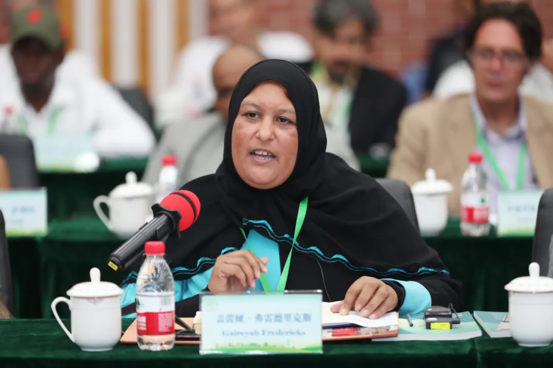 南非诗人盖蕾娅·弗雷德里克斯