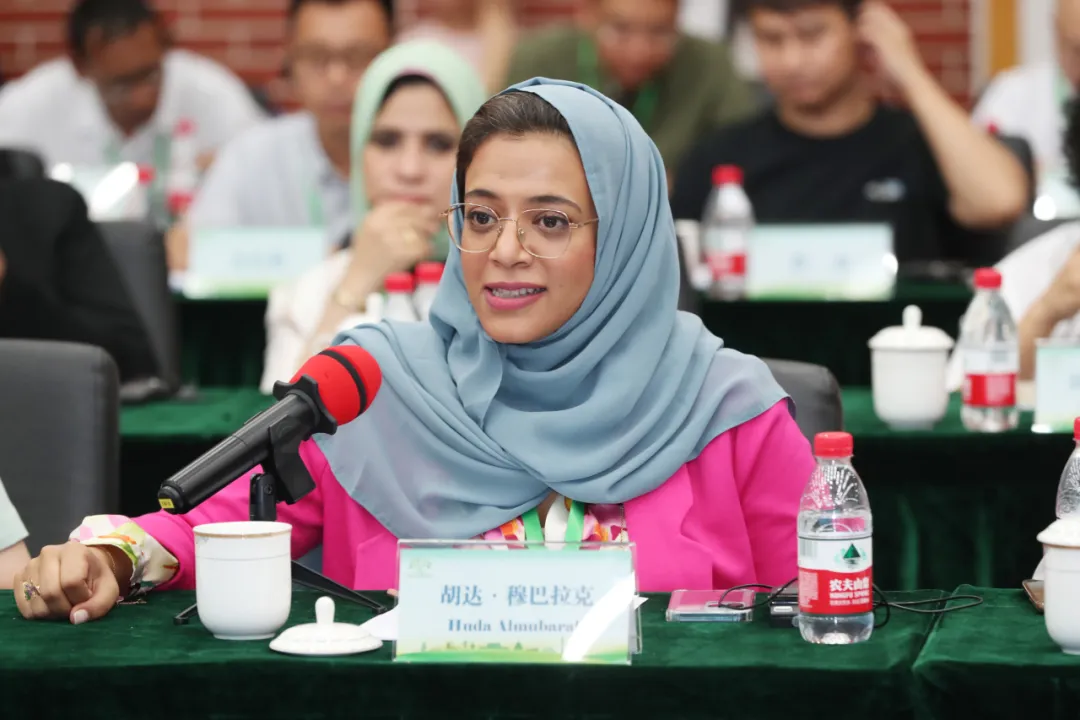 沙特诗人胡达·穆巴拉克