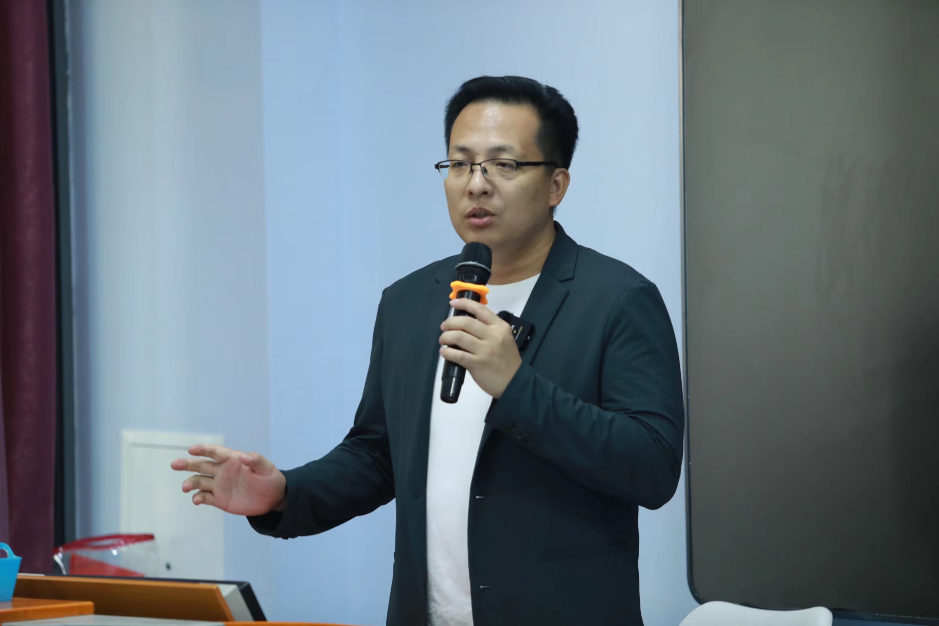 《金牌学徒》作者晨飒