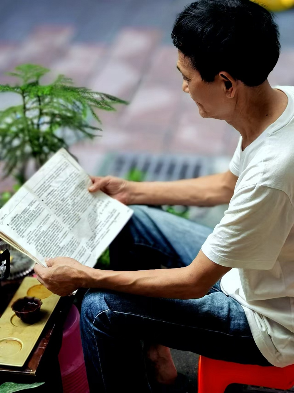 �Դ�ע�����������������ǵ�Ӱ���£�Ҳ��ʼΪ�Լ�����ˡ����������𴲣��ߺȲ�߿��飬���ټ��һ����Сʱ���Ѿ���Ϊ���򲻶��Ĺ���