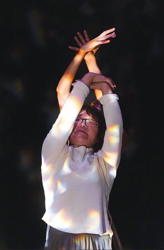 ��³�˺����㻪����ʫ���赸�糡��Ʒ�������ɫ������ͼ��ʫ��ġ���Ӱ������ת����ĳ�����ʵ���̨����������ʫ���ڹ��밵�����Ŀռ������裬�ڲ�ͬ�ߴ�ġ���Ӱ�����赸�����ﲻͬ�����׶ζԡ���Ӱ���ĸ��ܡ������ܷ��߹�ͼ��