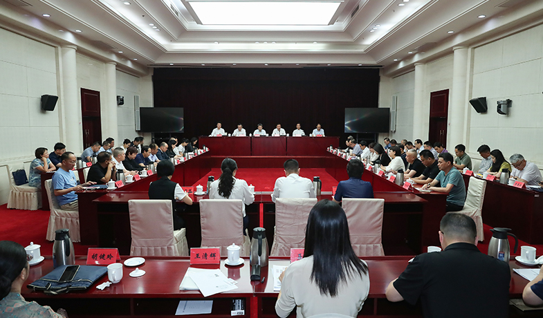 7月20日,第十三届全国少数民族文学创作骏马奖评奖委员会第一次全体会议在京召开