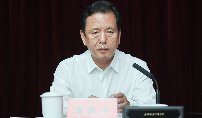 7月20日,评委会主任李敬泽主第一次全体会议