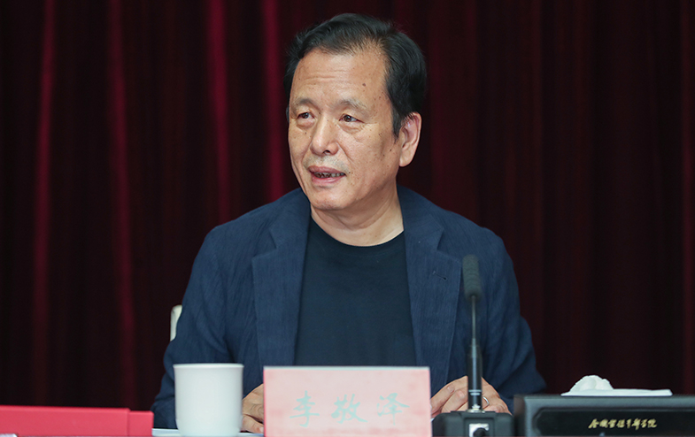 7月31日,评奖委员会主任李敬泽主持评奖委员会第五次全体会议