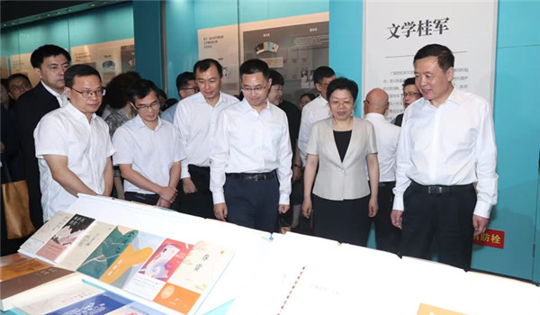 �����ڡ���ȫ������������ѧ������������չ��������Ļ